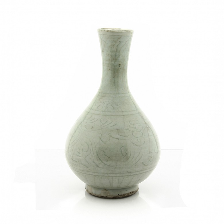 Glazed ceramic vase, Yuan style.