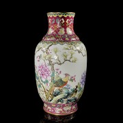 Famille rose vase ‘Garden with Birds’, Qing dynasty, with Qianlong mark