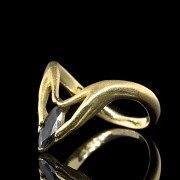 Anillo oro amarillo 18 k y con zafiro, Carrera y Carrera