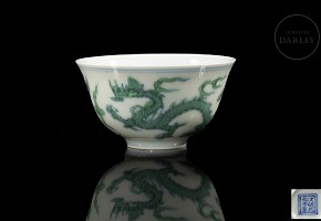 Glazed and enamelled porcelain ‘Dragon’ bowl, Qing dynasty