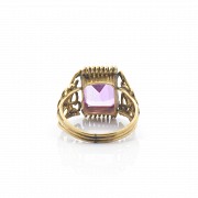 18k Yellow gold ring with pink stone