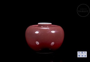 Red enamelled porcelain vessel, with Kangxi mark