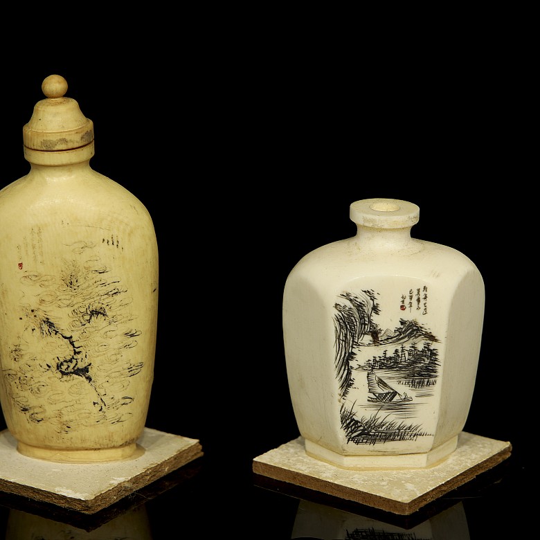 Four small ivory snuff bottles, early 20th century