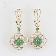 Earrings in 18k yellow gold, emeralds and diamonds.