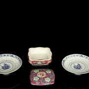 Two plates and a porcelain box, 19th-20th century