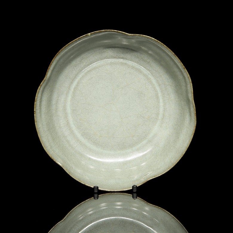 Celadon-glazed ware lobed bowl, Qing dynasty