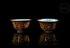 Pair of cloisonné floral-patterned cups, Qing Dynasty