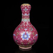 Porcelain vase “famille rose”, Qing dynasty, with Qianlong seal