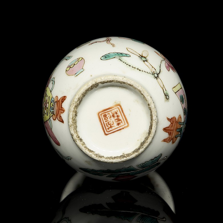 Three pieces of enamelled porcelain, 19th-20th century