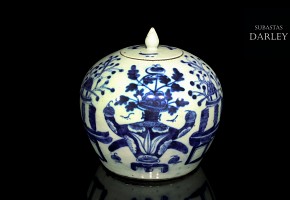 Blue and white tibor with lid, 20th century