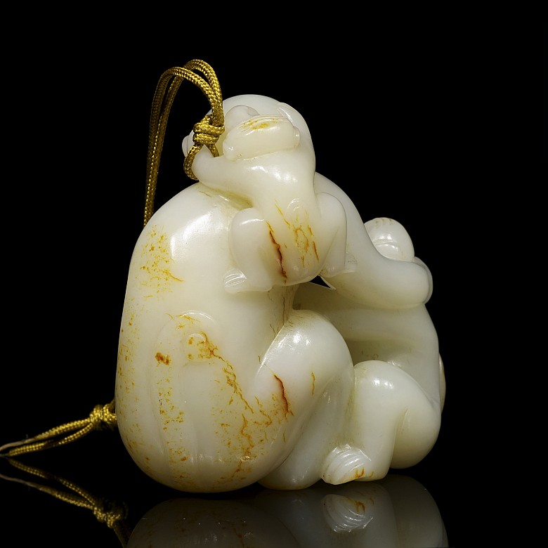 White jade figure 'monkeys', Qing dynasty, Qianlong