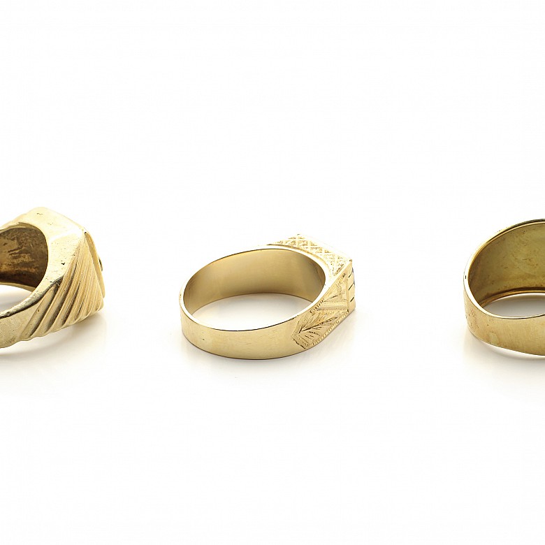 Set of three gold rings