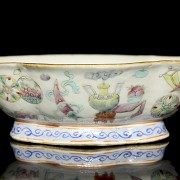 Recipiente de porcelana familia rosa, dinastía Qing tardía