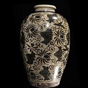 Glazed ware vase ‘Lotuses’, Song dynasty