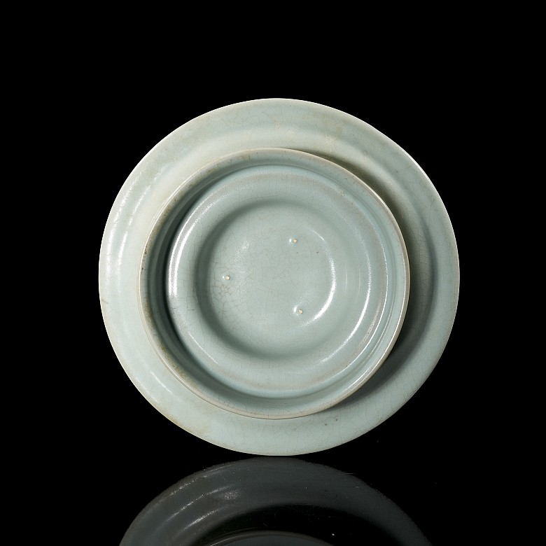 Ceramic ‘Ruyao’ cup base, Song dynasty