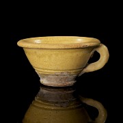 Taza de cerámica con vidriado amarillo, estilo Jin