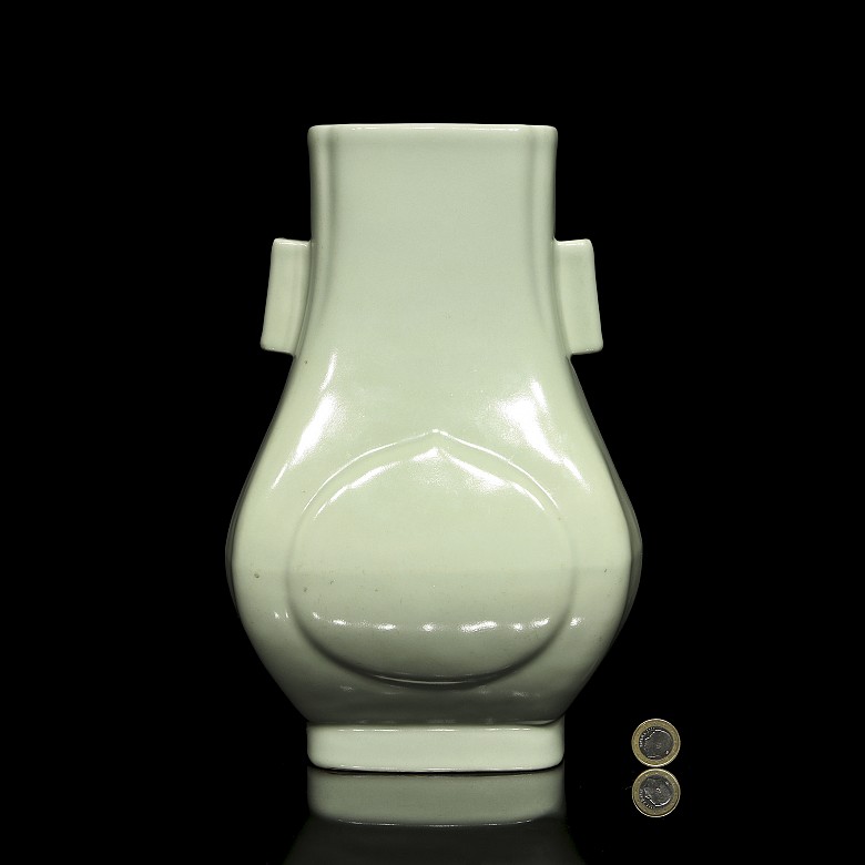 Celadon porcelain ‘Hu’ vase, with Tongzi mark