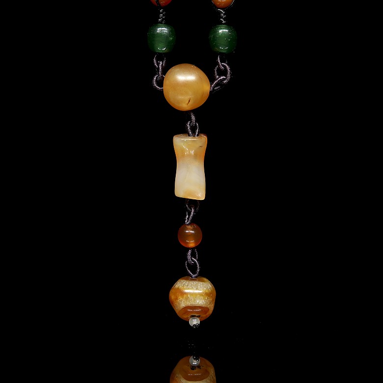 Necklace of colourful agate and glass beads, Qing dynasty