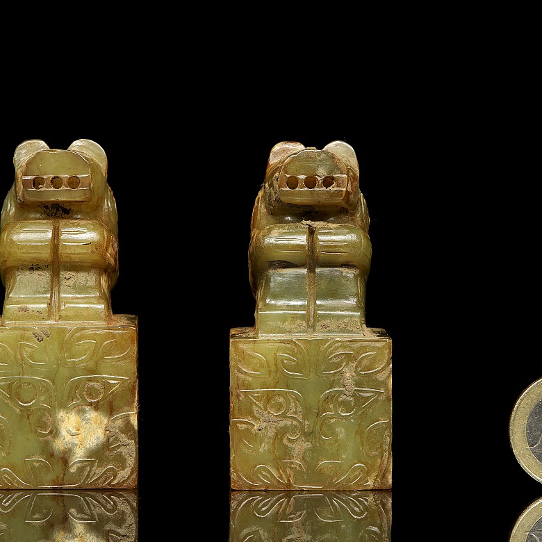 Pair of jade ‘Bear’ seals, Zhou dynasty