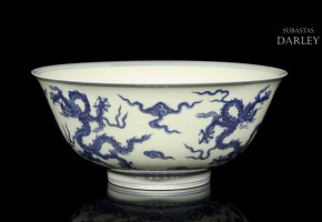 Porcelain dragon bowl, Qing dynasty