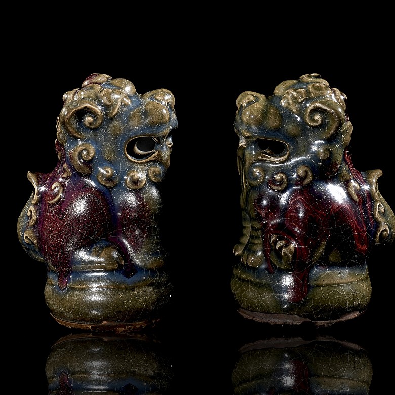 Pair of ceramic ‘Lions’ figures, Qing Dynasty