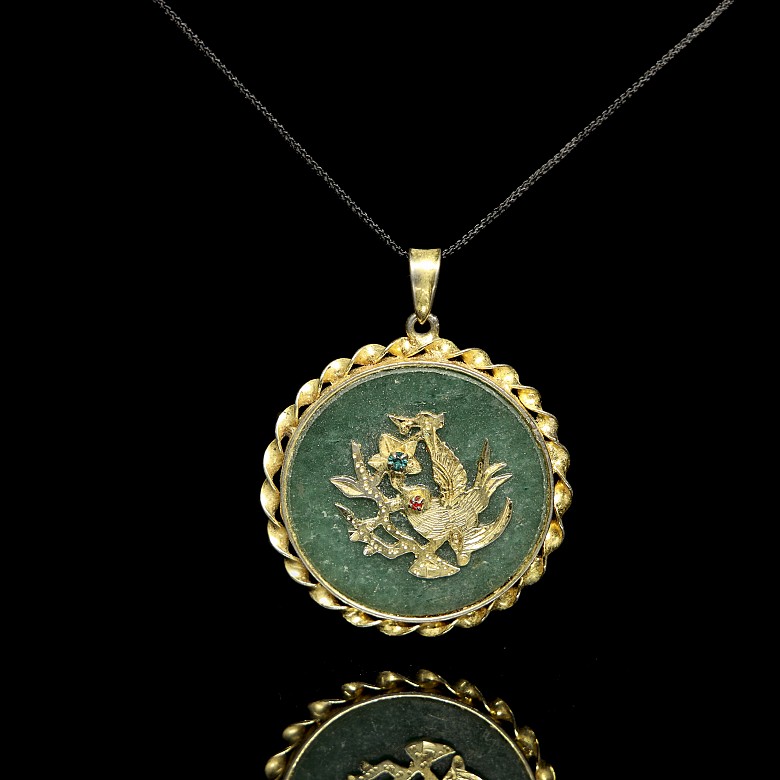 Pendant with green stone and a Chinese character - 1