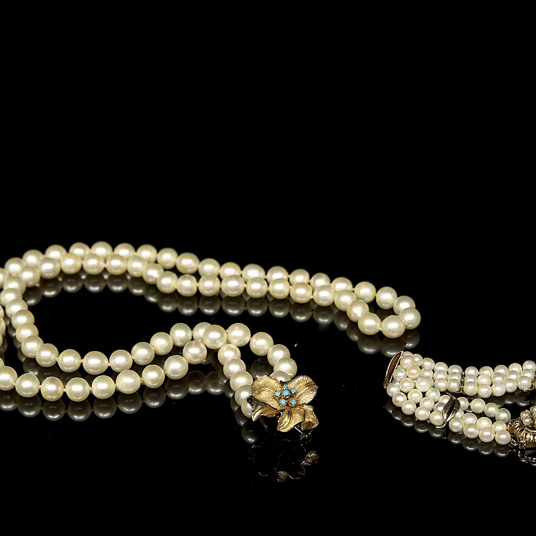 Cultivated pearl necklace and bracelet