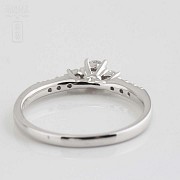 Solitaire 18k white gold and diamonds