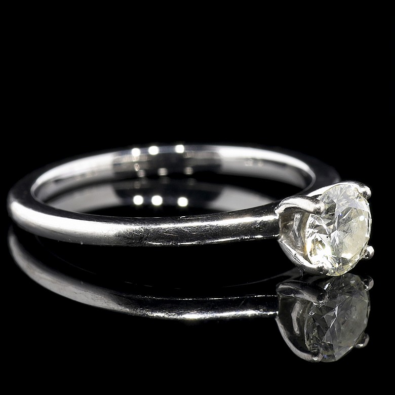 Solitario de oro blanco 18 k con diamante talla brillante 0'60 ct.