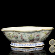 Porcelain vessel of the rose family, Late Qing dynasty