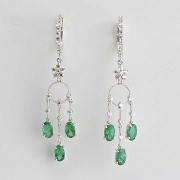 Earrings in 18k white gold, emeralds and diamonds