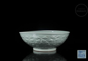 Celadon-glazed porcelain bowl ‘Peonies’, Qing dynasty