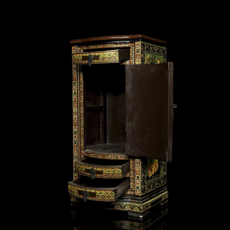 Asian lacquered wooden commode chest of drawers, 20th century