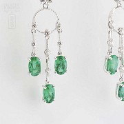 Earrings in 18k white gold, emeralds and diamonds