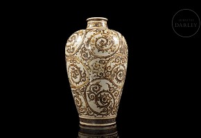 Meiping ‘Intertwined Flowers’ vase, Song dynasty