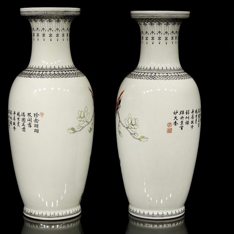 Pair of vases 