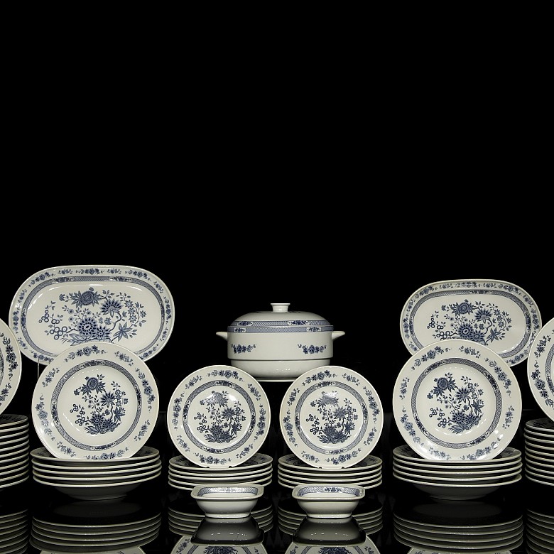 Porcelain tableware with floral decoration, 20th century