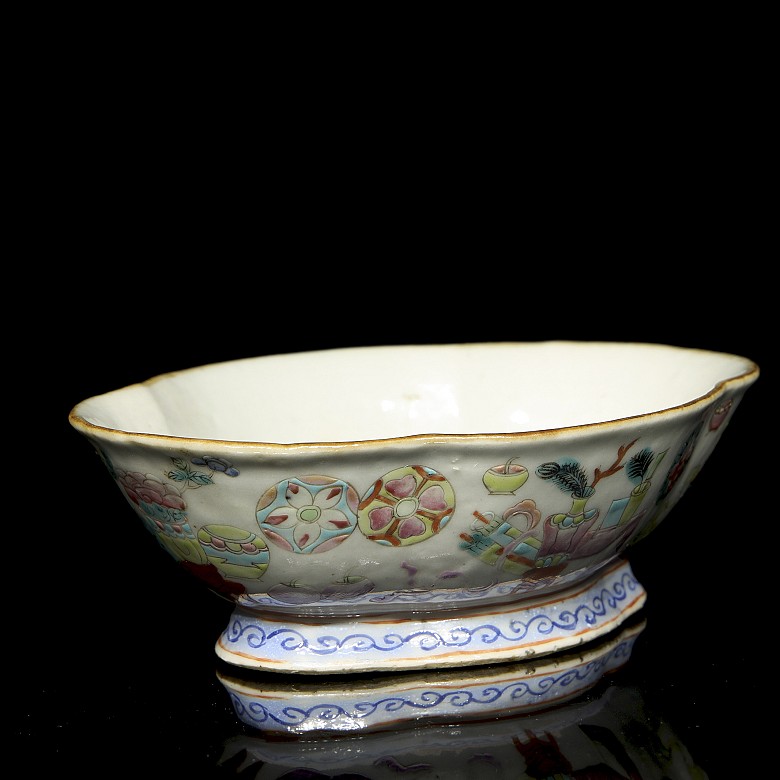 Recipiente de porcelana familia rosa, dinastía Qing tardía