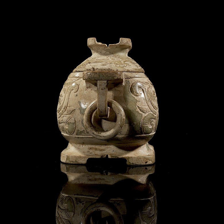 Carved jade ‘Gui’ ritual vessel, Han style