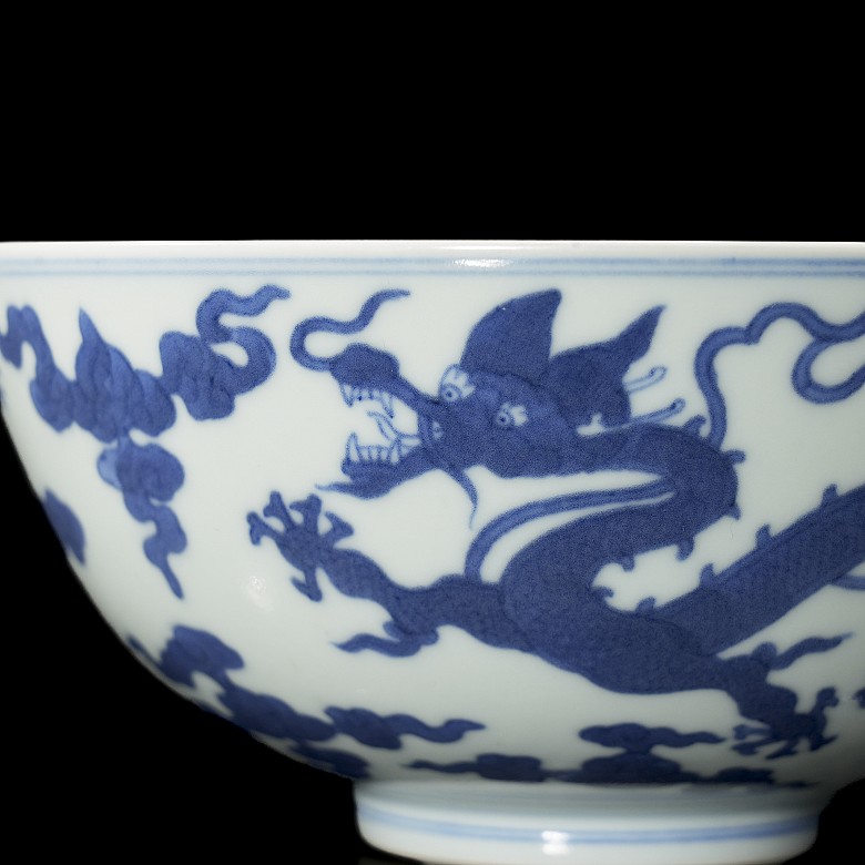 Porcelain bowl ‘Dragons’, with Jiaqing seal