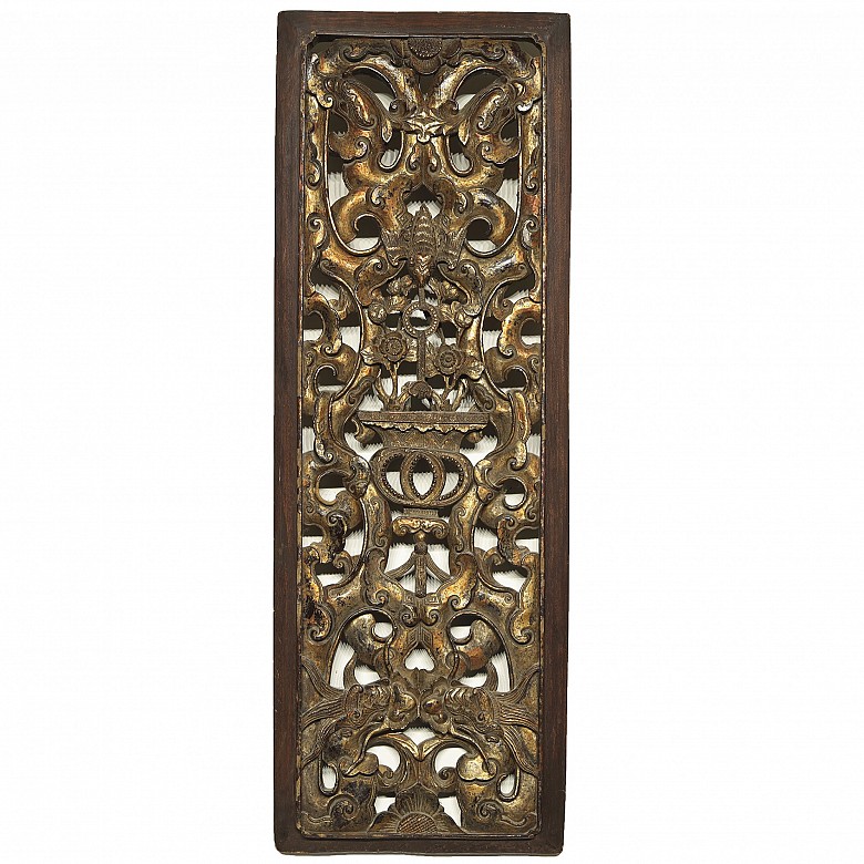 Carved wooden panel ‘Dragons and Bats’, Qing dynasty