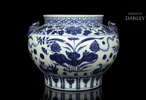 Vase with handles, blue and white, Yuan style