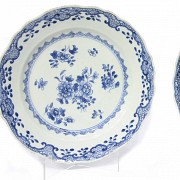 Pareja de platos de porcelana, China, dinastía Qing