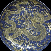 Large Chinese porcelain dish, 20th century