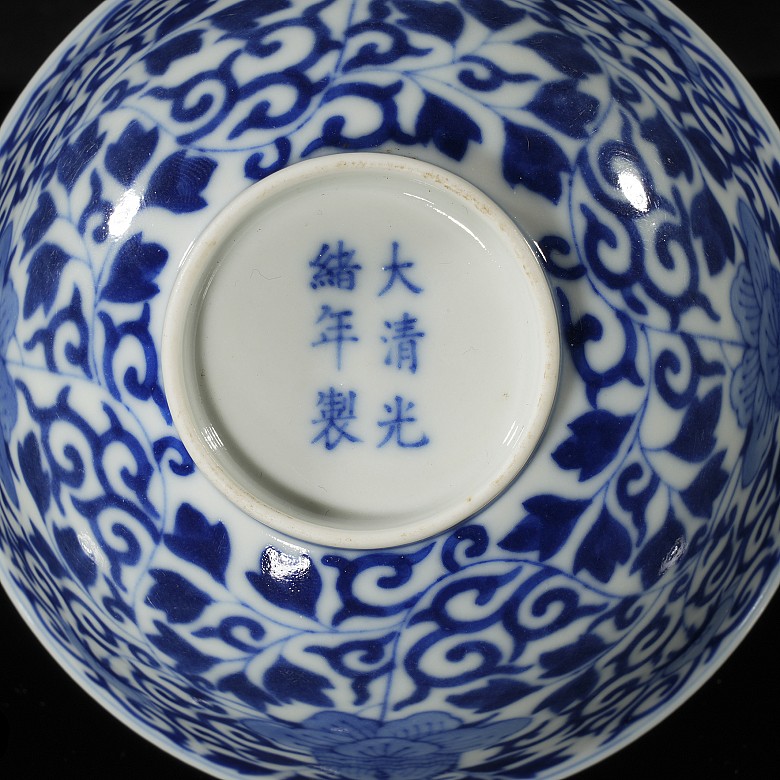 Blue-and-white ‘Lotus’ glazed bowl, Qing dynasty