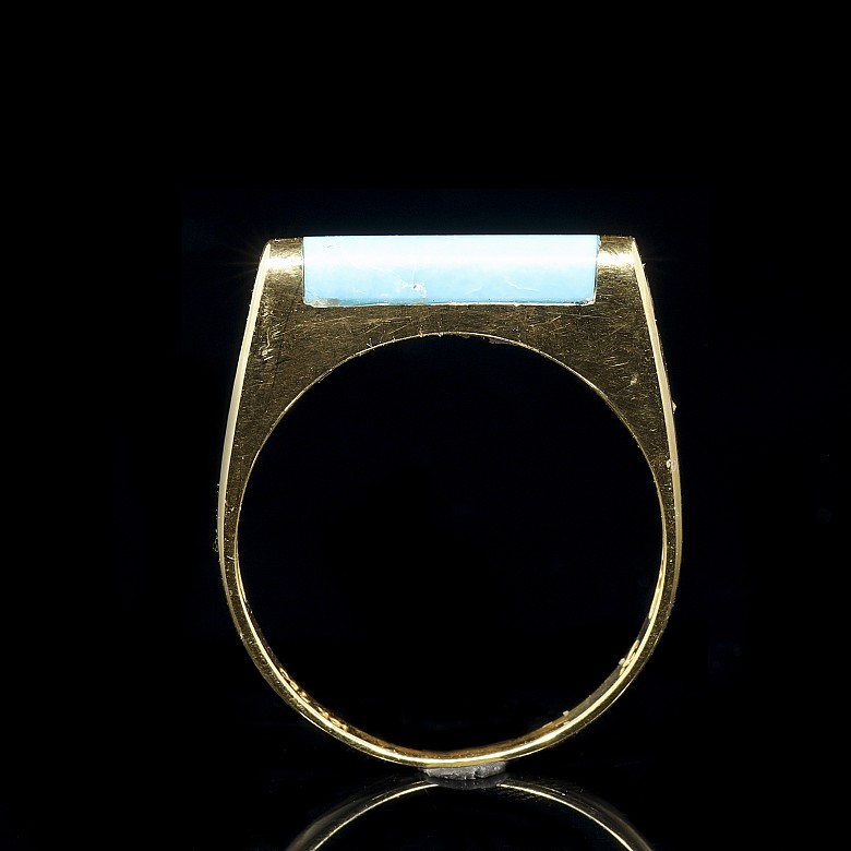 Yellow gold ring with turquoise