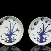 Pair of small porcelain plates, 20th century