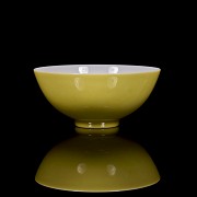 Yellow glazed porcelain bowl, Qing dynasty, Yongzheng