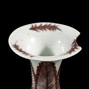 Yuhuchunping “Fish” vase with white and red enamels, Yuan style