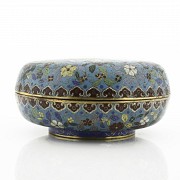 Cloisonné emamel box, China, Qing dinasty (1644-1912)